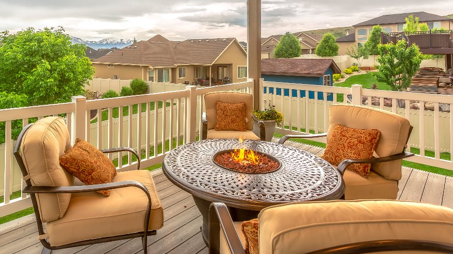 Buying Outdoor Furniture in Denver – Preparing for the Fall Season